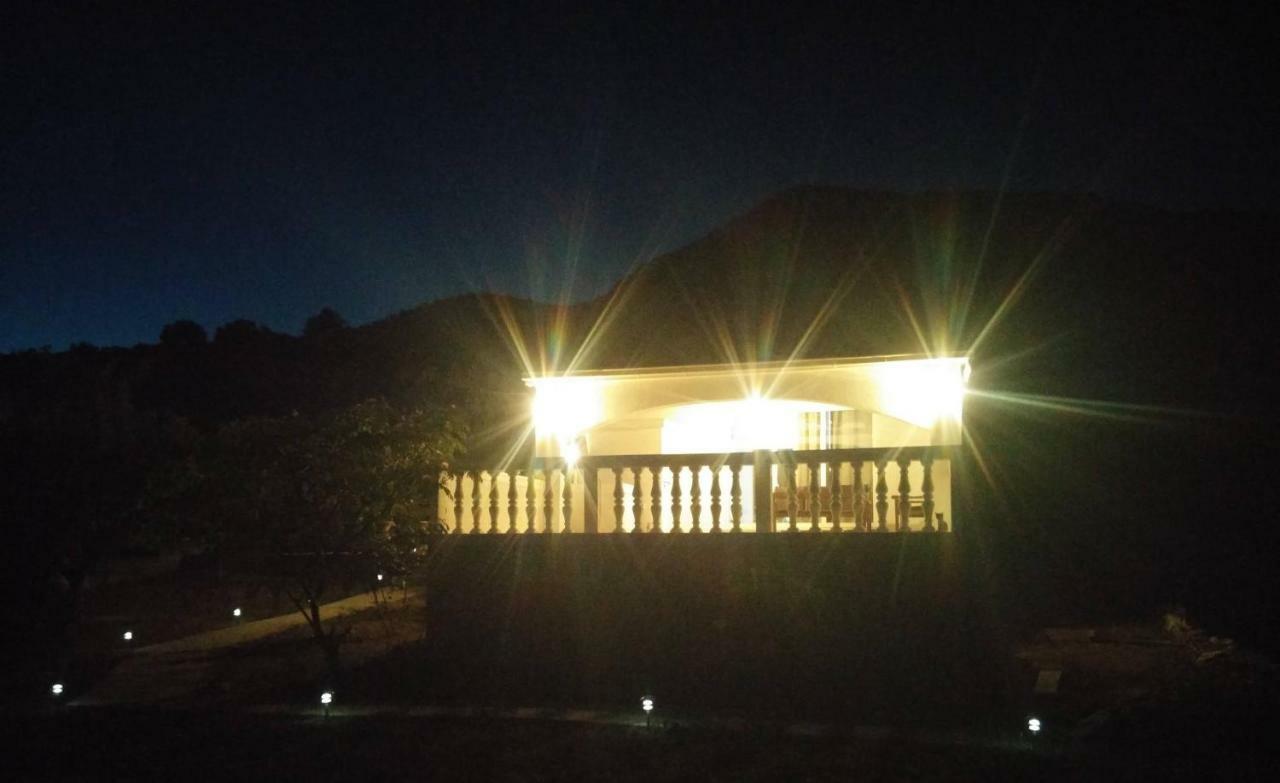הוילה שיבניק The Garden Of Elais מראה חיצוני תמונה