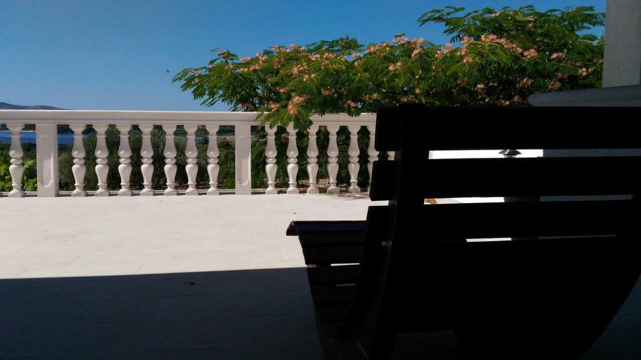 הוילה שיבניק The Garden Of Elais מראה חיצוני תמונה